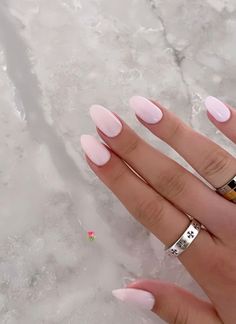 Cute Summer Nails Oval Shape, Plain Oval Acrylic Nails, Summer Nails Colors Almond Shape, Short Almond Dip Nails Spring, Back To School Nails Acrylic Almond, Medium Oval Nails Acrylic, Oval Nails Designs Spring, Spring Oval Acrylic Nails, Almond Dip Nails Summer