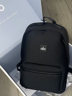 Alo Backpack, Alo Bags, Cosmology School, Alo Yoga Aesthetic, Alo Aesthetic, Pilates Princess Aesthetic, Best Backpacks For School, Pilates Outfits, Tools Drawing