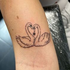 Swan Back Tattoo, Swans Tattoo, Stippling Tattoo, Micro Realism, Swan Tattoo, The Best Tattoos, Self Love Tattoo, Best Tattoos, Next Tattoo