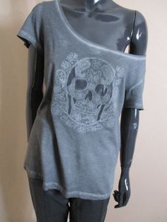 Vintage oversized tee shirt in distressed grey with a round neck and short sleeves.  The front has a skull with fowers surrounding it,  the back has small decorative buttons  down the back. Dimensions: Size: M Bust: 38 Inches. Length: 24 Inches. Made in France cotton Summer Skull Print Short Sleeve T-shirt, Gray Distressed Grunge T-shirt, Bohemian Cotton T-shirt For Streetwear, Cotton Grunge T-shirt With Skull Print, Edgy Skull Print Short Sleeve Top, Fitted Skull Print Top For Streetwear, Edgy Short Sleeve Top With Skull Print, Oversized Cotton Top With Skull Print, Punk Skull Print T-shirt For Summer