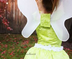 Flower Costume Diy, How To Make Wings, Bell Costume, Diy Halloween Costume Ideas, Peter Pan Costumes, Peter Pan Costume, Tinker Bell Costume, Diy Wings, Flower Costume