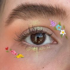 Tedak Sinten, Mehndi Makeup, Nigerian Recipes, Cute Eye Makeup, Simple Eyeliner, Graphic Eyeliner, Disney Makeup, Cute Eyes