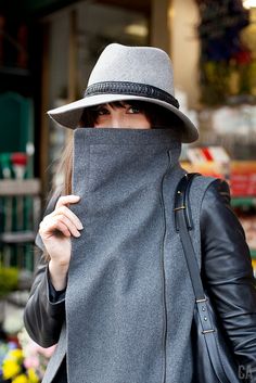 grey tones, textures, and high collars. Crush Aesthetic, Carmen Sandiego, Wool Fedora, Carrie Bradshaw, Girl Crush, Winter Wear, Outfits Casuales