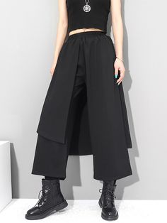 Oversized Black Pants With Pockets, Black Wide Leg Pants For Spring Streetwear, Black Wide Leg Pants For Streetwear, Oversized Black Harem Pants Casual Style, Oversized Black Casual Harem Pants, Black Bottoms With Asymmetrical Hem For Spring, Casual Oversized Black Wide Leg Pants, Oversized Techwear Bottoms For Fall, Oversized Black Wide Leg Pants With Pockets