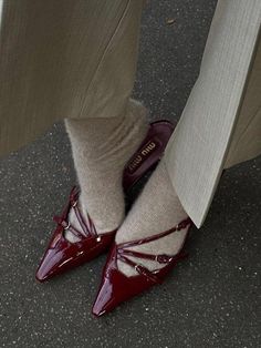 Miu Miu Heels, Autumn Essentials, Influencer Style, Mode Shoes, Elegant High Heels, Denim On Denim, Spring Fashion Outfits, Red Heels, Mode Inspo