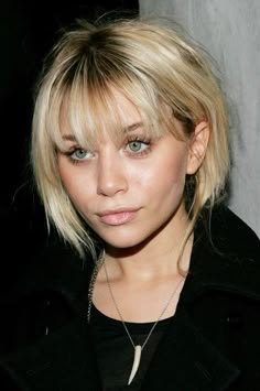 Kort Bob, Tan Skin Blonde Hair, Bob Hairstyles With Bangs, Medium Bob Hairstyles, Bob Haircut With Bangs, Bob Hairstyles For Fine Hair, Short Bob Haircuts, Mary Kate, Short Hair With Bangs