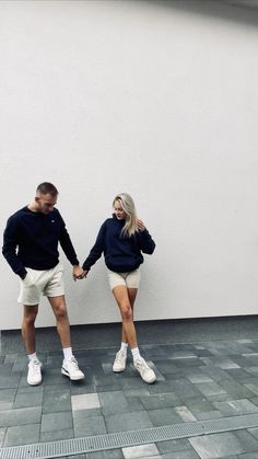 Gym Couple Outfit, Matching Gym Fits Couple, Couple Shorts Outfit, Matching Couple Airport Outfits, Couples Gym Outfits, Couples Airport Outfit, Matchingoutfits Couple, Couple Airport Outfit, Partner Look Outfit Couple