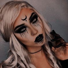 Maquiagem Simples e Prática para o Halloween Demonic Witch Makeup, Makeup Bruja Halloween, Witchy Makeup Aesthetic, Dark Witch Makeup Halloween, Dark Angel Makeup Look, Demon Make Up, Creepy Witch Makeup, Demon Costume Female Halloween, Demon Makeup Female