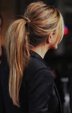 Ponytail Trick, Hair In A Ponytail, Stylish Ponytail, Perfect Ponytail, Jennifer Aniston Hair, A Ponytail, Hair Envy, Great Hair, Hair Dos