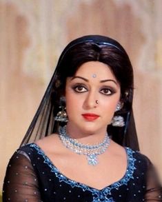 Hema Malini 70s, Ponnu Ash, 1980s Outfits, Rekha Actress, Suits Ideas, Vintage Fashion 1980s, Rajesh Khanna, Wedding Shoes Vintage