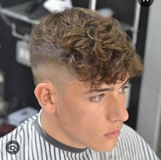 What Haircut Should I Get, Medium Fade Haircut, Diamond Face Hairstyle, Curly Hair Fade, Mens Hairstyles Curly, Face Shape Hairstyles, Diamond Face, Mens Haircuts Fade