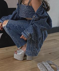 Top Jeans, Stylish Dress Book, Jeans Fashion, Fashion Inspiration Design, Fashion Attire, Performance Outfit, Stage Outfits, Fashion Outfit, Sabrina Carpenter