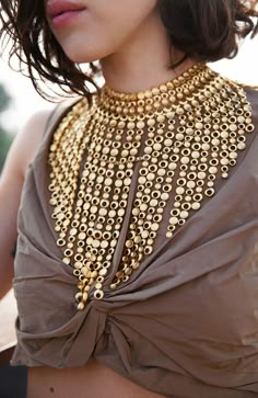 statement necklace in gold boho Karla Deras, Mode Inspiration, Looks Vintage, Hippie Style, Jewelry Trends, Statement Jewelry, Look Fashion, Jewelry Inspiration, Rocker