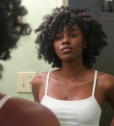 Pelo Afro, 2020 Trends, Hairstyles Easy, Hairstyles Short, Afro Hairstyles, Brown Skin, Short Hairstyles, Black Is Beautiful