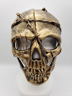 Gold steampunk skeleton mask with barbed wire. Gold Gothic Mask, Skeleton Masks, Face Skeleton, Demon Pics, Diy Halloween Masks, Steampunk Skeleton, Deer Antlers Headband, Black Masquerade, Skeleton Mask