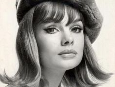 1960s Aesthetic, 1960s Hair, Jean Shrimpton, 60s Women, Look Retro, Princess Hairstyles, Iconic Photos, 60s Fashion