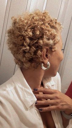 Blonde Curly Hair Black Women Short, Blond Short Hair Black Women, Curly Big Chop Black Women, Short Curly Blonde Hair Natural Black Women, Blond Short Hair, Big Chop 3b/3c Hair, Curly Twa, 4a Pixie Cut, Big Chop Inspiration