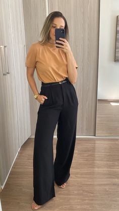 Look Casual Chique, Strange Fashion, Smart Casual Women Outfits, Casual Work Outfits Women, Business Casual Outfits For Women, Summer Work Outfits, Stylish Work Outfits, Casual Chic Outfit, Fashion Mistakes