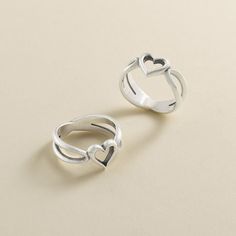 Representing a love that never ends, this sterling silver ring features an open-heart design at the center with an infinity symbol on the band. It’s an ideal gift for a spouse or loved one and pairs well with other love-themed designs or those focused on meaning and connection. Additionally, it is a great way to commemorate special occasions like Valentine's Day. Stacked with other designs or worn alone, you’re sure to love how it looks. James Avery Charm Bracelet, James Avery Charm, James Avery Rings, Pandora Bracelet Charms Ideas, James Avery Charms, Valentine Ring, Hand Rings, Infinite Love, Birthday Wish List