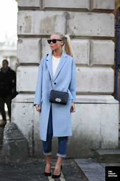 Victoria Törnegren via The Urban Spotter Blue Coat Outfit, Light Blue Coat, Blue Dress Outfits, 2015 Outfits, London Fashion Weeks, Blue Coat, Blue Coats, Black Women Fashion