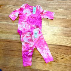 Gorgeous Pink The Dye Set From Gap 0-3months New With Tags. Gap Outfits, Sweats Outfit, The Dye, Kids Fleece, Hoodie Set, Cotton Romper, Gap Fit, Sweatpants Set