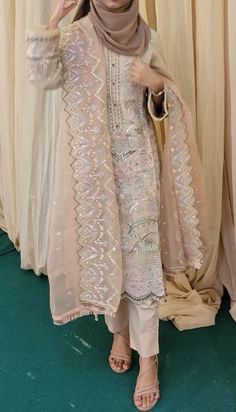 Pakistani Festive Wear, Salwar Kameez With Hijab, Hijab With Salwar Kameez, Salwar With Hijab, Hijab Pakistani Outfit, Casual Salwar Kameez, Nikkah Outfit, Rich Clothes, March Born