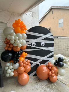 an image of balloon decorations in the shape of zebras and pumpkins for halloween