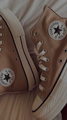 Boty Converse, Aesthetic Converse, Converse Aesthetic, Brown Converse, Shoes Wallpaper, All Stars Converse, Aesthetic Shoes, Shoes Brown