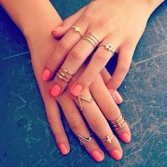 How to Chic: MIDI RINGS Coral Nails, Body Chains, Tiny Rings, Kourtney Kardashian, Khloe Kardashian, Primavera Estate