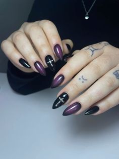 black nails aura pink Black Pink And Purple Nails, Aura Nails Black And Pink, Aura Nails Halloween, Pink Purple Black Nails, Black Aura Nails With Chrome, Nail Inspo Purple And Black, Nail Black And Purple, Simple Nail Almond, Black And Dark Pink Nails