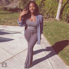 Outfit For Black Women, Casual Date Outfit, Tiktok Content, Black Queens, Date Outfit, Black Everything, All Black Everything, Casual Date, Flared Pants