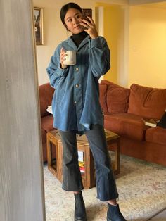 Humid Outfit Rainy, Oversized Button Up Jacket Outfit, Manual Labor Outfit, Edgy Comfort Style, Business Casual Outfits Thrift, Outfit Inspo February, Winter Modern Outfits, 40s Weather Outfit, Spring Semi Casual Outfits