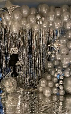 17 Bday Decorations, Birthday Party Ideas 18th Decorations, Night Luxe Birthday, Sparkly Birthday Party Ideas, Black And Silver 25th Birthday, Fifteen Birthday Party Ideas, Stargirl Party Aesthetic, The Weekend Theme Party