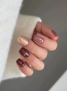 19 Cute November Nail Designs For Fall Weddings Mauve And Brown Nails, Fall Gel Polish Nail Designs, After Thanksgiving Nails, Cute Fall Nail Designs Acrylics, Thanking Nails, Brown Gel Nails Ideas, Gel Nails Polish Ideas, Autumn Nails Glitter, Minimalist Thanksgiving Nails