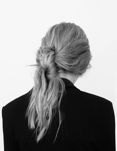 Knot hair | Architect's Fashion Modern Beach Wedding, Haircut Styles For Women, Fashion Gone Rouge, Chic Short Hair, Short Haircut Styles, Beach Wedding Hair, Effortless Hairstyles, Modern Beach, A Ponytail