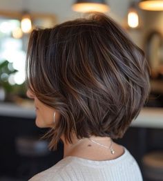 Brunette Bob With Highlights, Italian Bob, Fine Hair Cuts, Wavy Bob Haircuts, Hair Secrets, Short Hair Lengths, Aging Hair, Haircut For Thick Hair