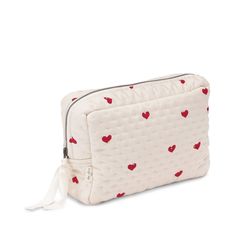 All you need is love! And this cute quilted toiletry bag, of course! We love the quilted material and the adorable hearts on it. Perfect to put on display in the bathroom or slipped in a diaper bag. It is made with 100% organic cotton and has a small interior pocket. Jourès likes: Quilted material Cute little hearts Large size that can fit a lot of essentials Cleaning instructions: washable at 30 °C Dimensions: Length: 29 cm Depth: 11.5 cm Height: 18.5 cm Small School Bags, Sac Week End, Quilt Material, Back To School Shopping, Purse Pouch, Kids' Fashion, Kids Bags, Lunch Bag