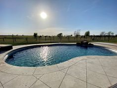 Swimmingpool featuring the Silver Falls vinyl liner pattern. Spool Pool, Dark Metal, Ombre Gradient, Metal Tile, Grey Pattern