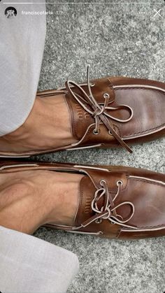 London Clothes, Nyc Fall, Ivy Style, Blue Suede Shoes, 2024 Trends, Driving Shoes, Trendy Sneakers