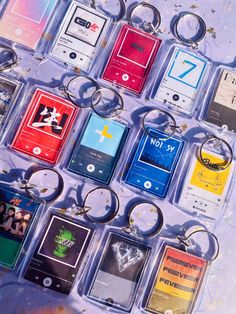 there are many mp3 player key chains on the table