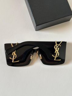 Sunglasses Aesthetic, Cute Sunglasses, Eye Wear, Fashion Glasses, Money And Happiness, Birthday Wishlist, Luxury Brands