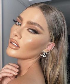 Elegant Glam Makeup Looks, Sculpted Makeup Look, Casual Glam Makeup, Smoked Out Winged Liner, Nude Glam Makeup, Valentines Makeup Looks, Glam Prom Makeup, Classy Makeup