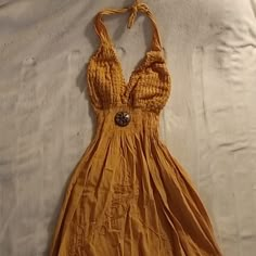 Gorgeous Mustard Colored Halter Dress With Embroidery Detail And Lace-Style Hem. Linen Type Material. Smocked Waist, One-Size-Fits-All, Hits At Mid-Calf On 5'7" Woman. Best For A Bcup Or Higher, Which Is Why I'm Selling, Since My A Cups Don't Fill It Out. Never Worn. 70s Summer Dress, Egyptian Style Clothes, Halter Neck Dress Casual, Cottage Outfits, Vintage Casual Dresses, 70s Boho Fashion, 70’s Dresses, Halter Dress Pattern, Boho Chic Dresses