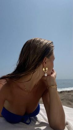 Beach Details Aesthetic, Simple Beach Pictures, Aesthetic Photos On The Beach, Beach Pictures Selfie, Beach Instagram Photos, Fotos Am Strand, Summer Aesthetic Pics, Solo Beach Pics, Cabo Aesthetic