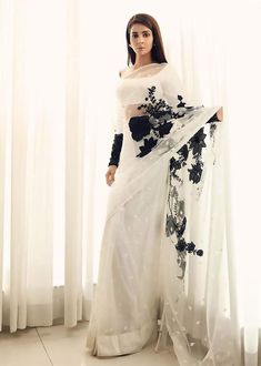 Dress Desgines, Black Sari, Saba Qamar, Sukienki Maksi, Adorable Dresses, Simple Lehenga, Bridesmaid Saree, Modern Saree, Pakistani Celebrities