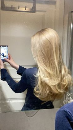 #layers #blondhair #hair Long Layers Blonde Haircut, Light Blonde Blowout, Bright Blonde Hair With Layers, Light Blonde Hair Layers, Blond Hair Blowout, Light Blonde Hair With Layers, How To Section Hair For Blow Drying, Light Layered Hair, Long Hair Layers Blonde