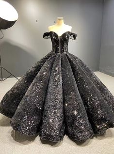 The fitted shape is likewise embellished with beadwork to include a continuous shine. The high neckline streams right into a small open back function. Ball Gown Sweet 16, Ball Gown Black, Debut Gowns, Sequin Ball Gown, Mermaid Gown Prom, Black Quinceanera Dresses, Black Ball Gown, Pink Ball Gown, Prom Dresses Long Mermaid