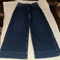 High Waisted Baggy Fit Zip Fly Closure A Bit Stretchy W 28/ L 30 New With Tags, But There Is A Small Snag. Jeans Hollister, Hollister Jeans, Baggy Jeans, Baggy Fits, Flare Jeans, Hollister, Jeans Size, Wide Leg, High Rise