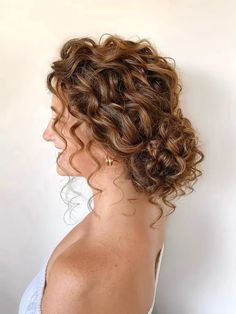 Curly wedding updo for long hair Prom Hairstyles Naturally Curly, Naturally Curly Bridal Hair Half Up, Curly Braided Updo, Naturally Curly Wedding Hair, Curly Hair Bride