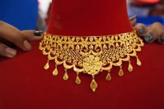 New Gold Jewellery Designs, Gold Bride Jewelry, Gold Jewelry Simple, Bride Jewelry, Gold Fashion Necklace, India Jewelry, Jewelry Simple, Gold Choker